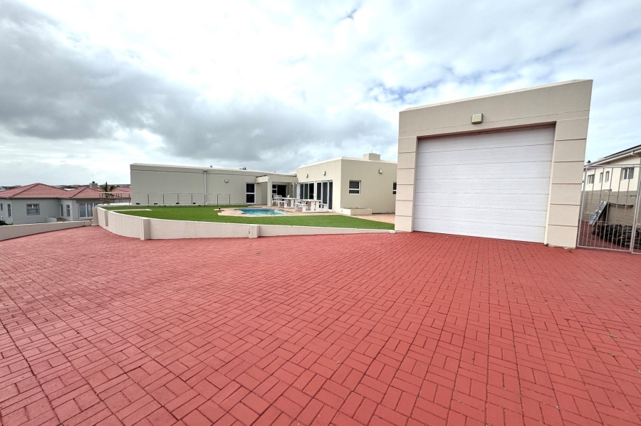 6 Bedroom Property for Sale in Myburgh Park Western Cape